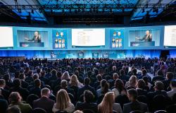 TAVR UNLOAD: No Rush to Do TAVI in HFrEF Patients With Moderate AS
